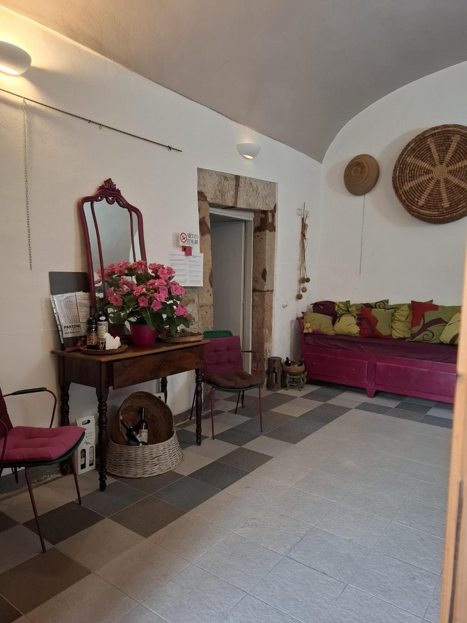 Aghinas Hotel Bosa Ngoại thất bức ảnh
